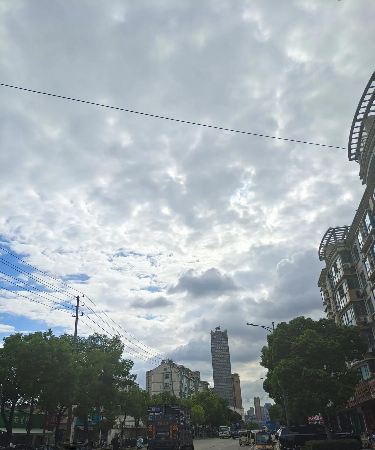 学前教育要免费了，你们可以大胆的生孩子了，毕竟学前教育都可以省好几万，很遗憾，我
