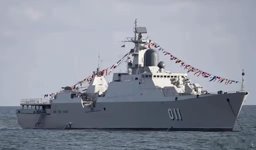 越南最近的动作很猖狂我认为应该停止帮助越南建设铁路！我说的帮助项目，指的是越南北