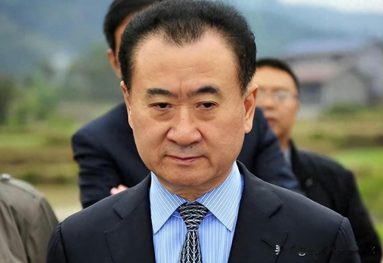 李嘉诚出手8000万港元，内地企业排队捐款，名单拉到眼花。可眼尖的人发现，常年