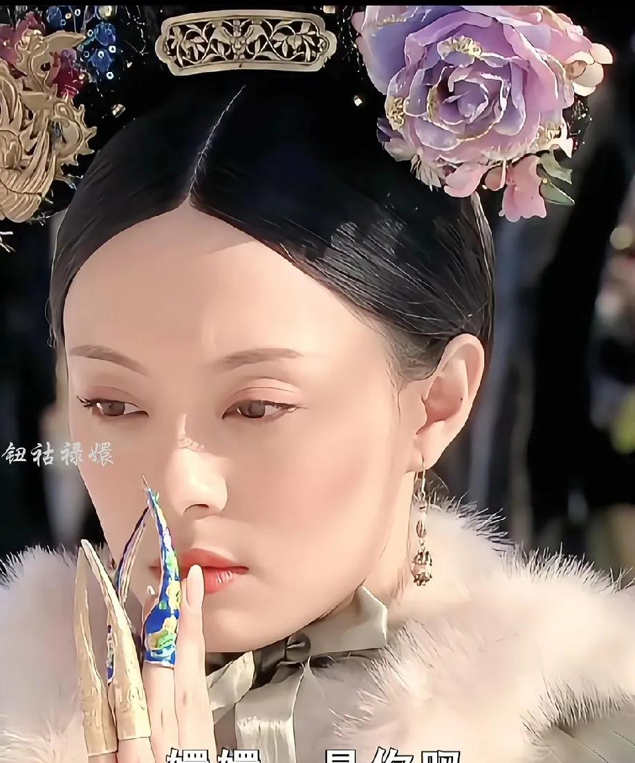 重温《甄嬛传》蝴蝶邀宠名场面：尴尬背后藏着多少生存真相？每次看甄嬛倚梅园引蝴蝶