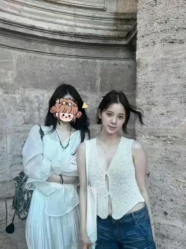 欧阳娜娜这个肚子和腰是真实的吗？