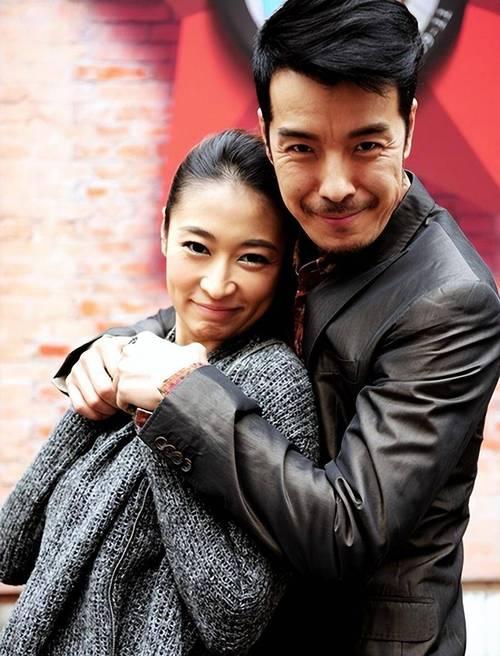 父亲是央视领导，他却偏不当关系户，娶二婚妻子，46岁才走红，这个男人叫于鹏，后来