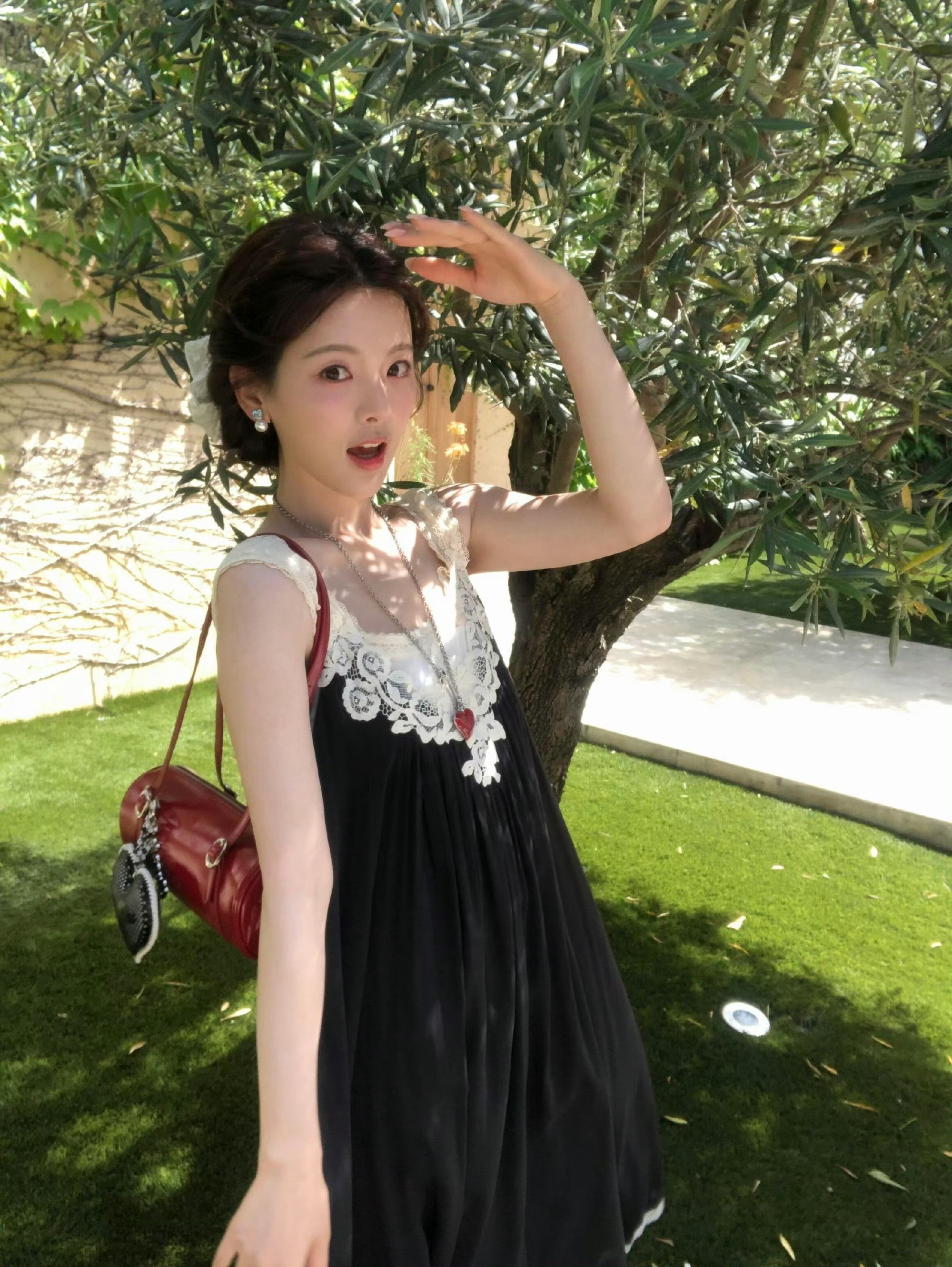 杨超越其实我本人挺好看的放心哈又好看又可爱有亲民，太招人稀罕了
