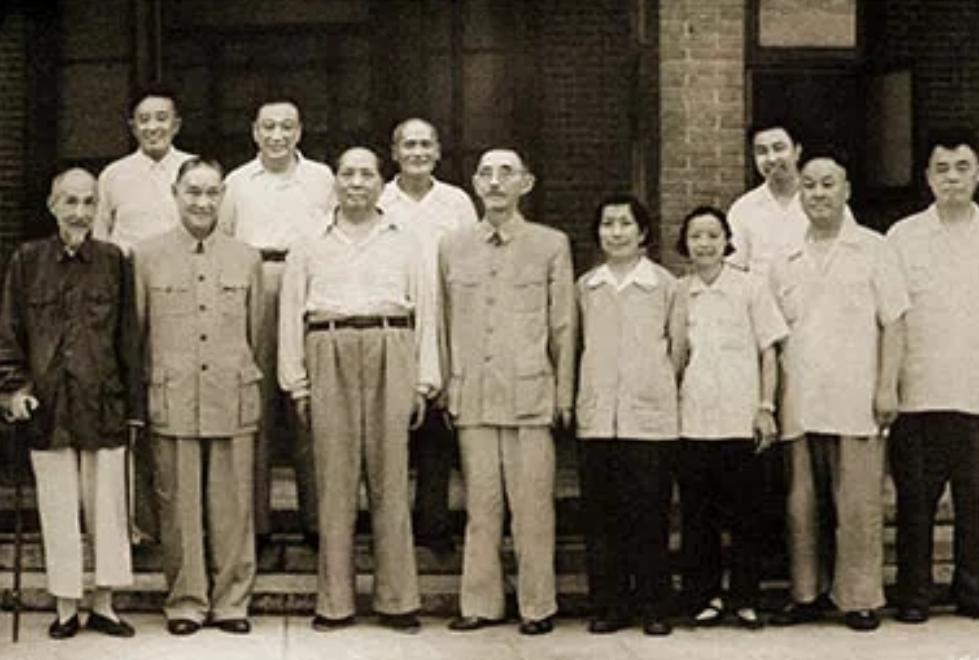 1959年6月27日，毛主席来到长沙蓉园，与李淑一见了一面，亲切交谈，嘘寒问暖，