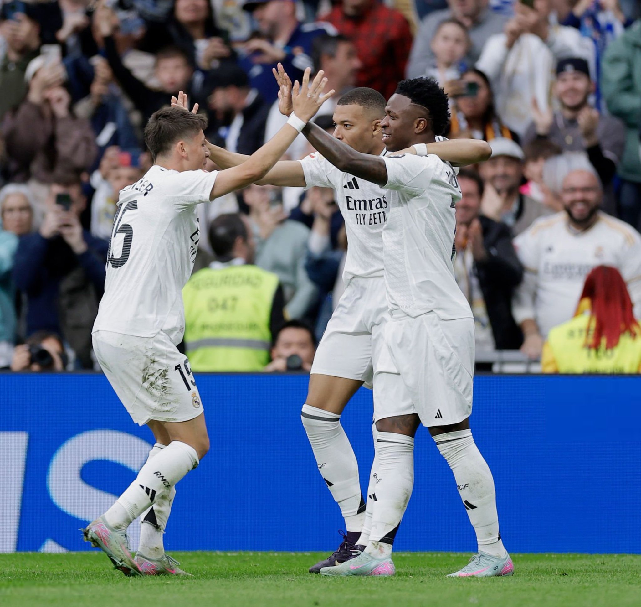 马卡：皇马认为居莱尔是在姆巴佩和威尼修斯身后的完美球员。halamadrid​