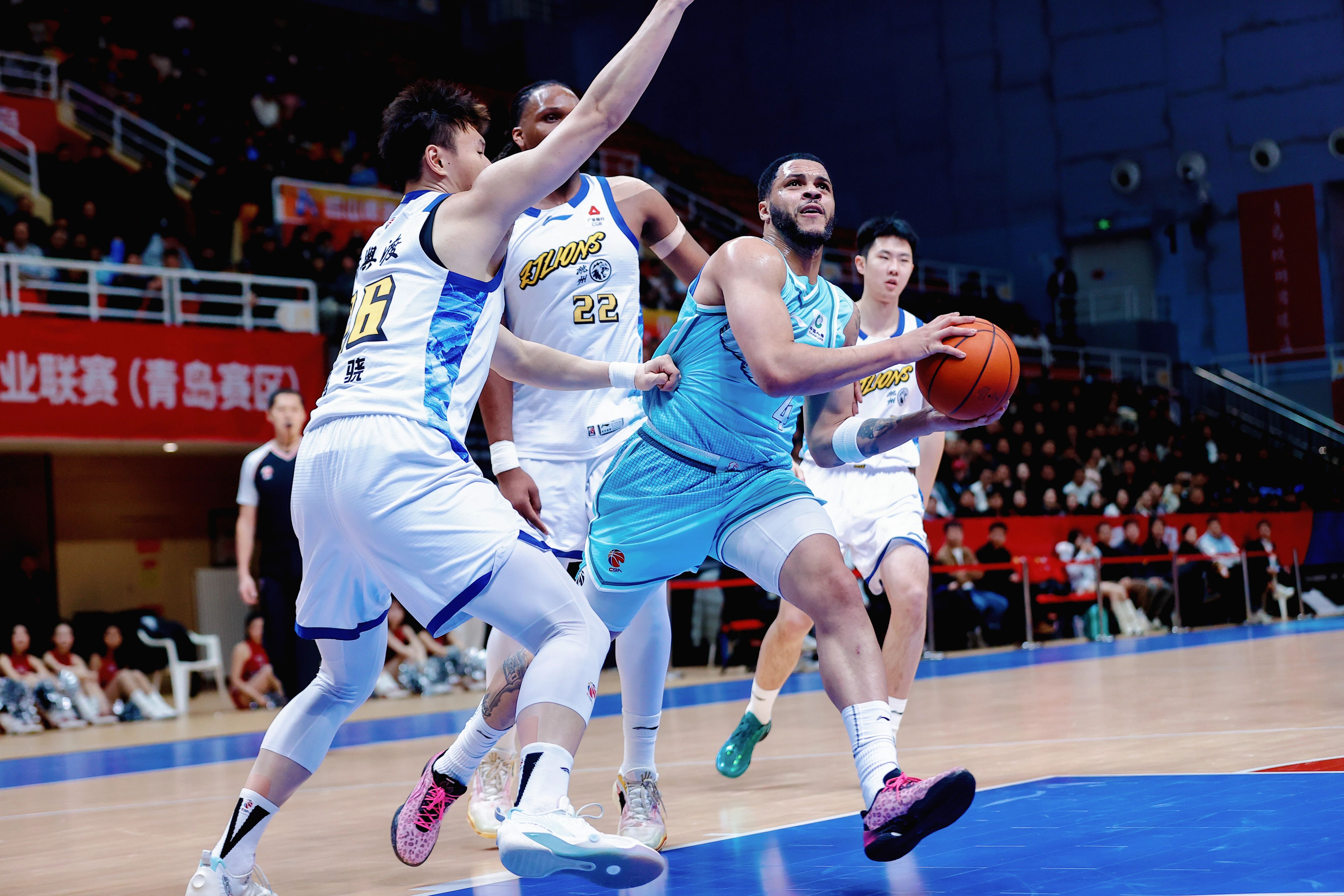 青岛男篮总结比赛: 球队下半场三分手感回温, 几近追回比分