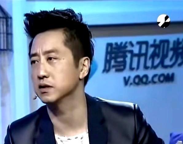 同样是对伊能静相关的情感表达一个把话揉碎了拌进旋律里一个把爱举到镜头前晃得人