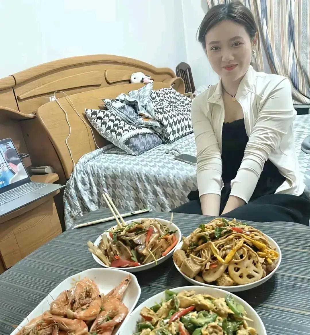 今天有客人来，这点菜够吗？