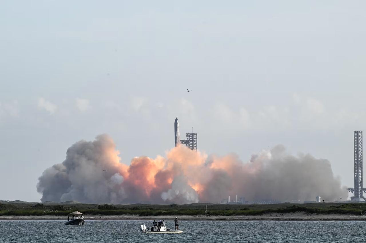 SpaceX的价值可能超过特斯拉的一半，是中国同行市值的600倍。埃隆·马斯