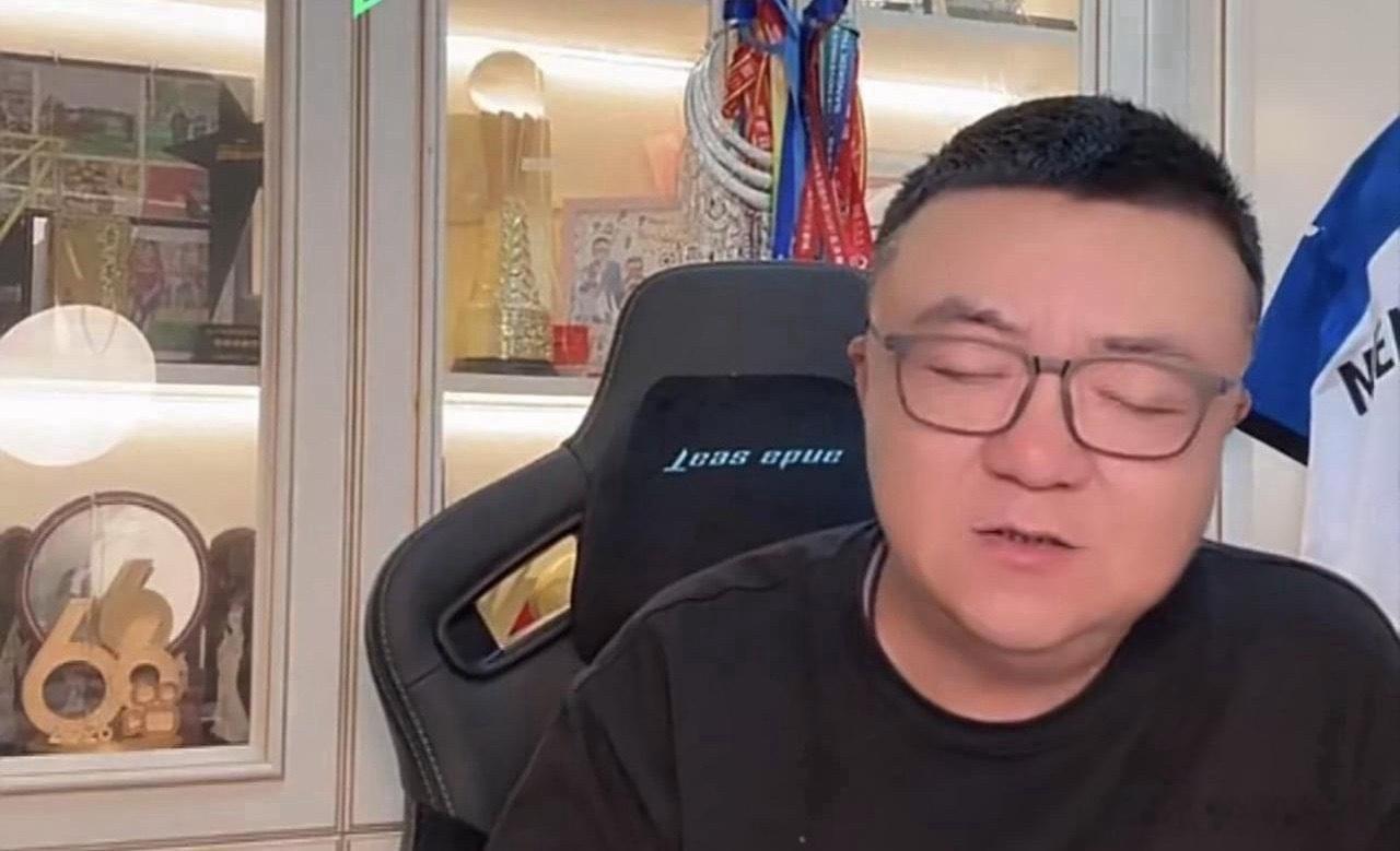 董路：国足主帅一定要人格健全！不能太跋扈太阴郁不能是老好人国足热身赛惨遭3连败，进0球丢9球，主教练
