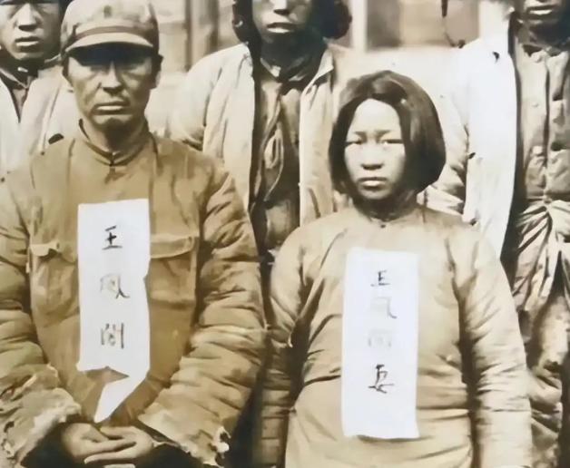 1932年，一个地主婆变卖了所有家产，支持儿子抗日，儿子拿到钱后瞬间失联。几年后