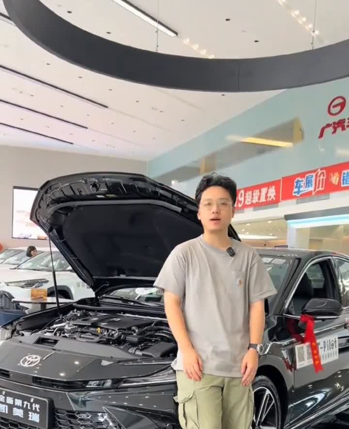 发动机舱对比。经常有客户问凯美瑞和亚洲龙的发动机舱是一样的吗？今天带你看一下