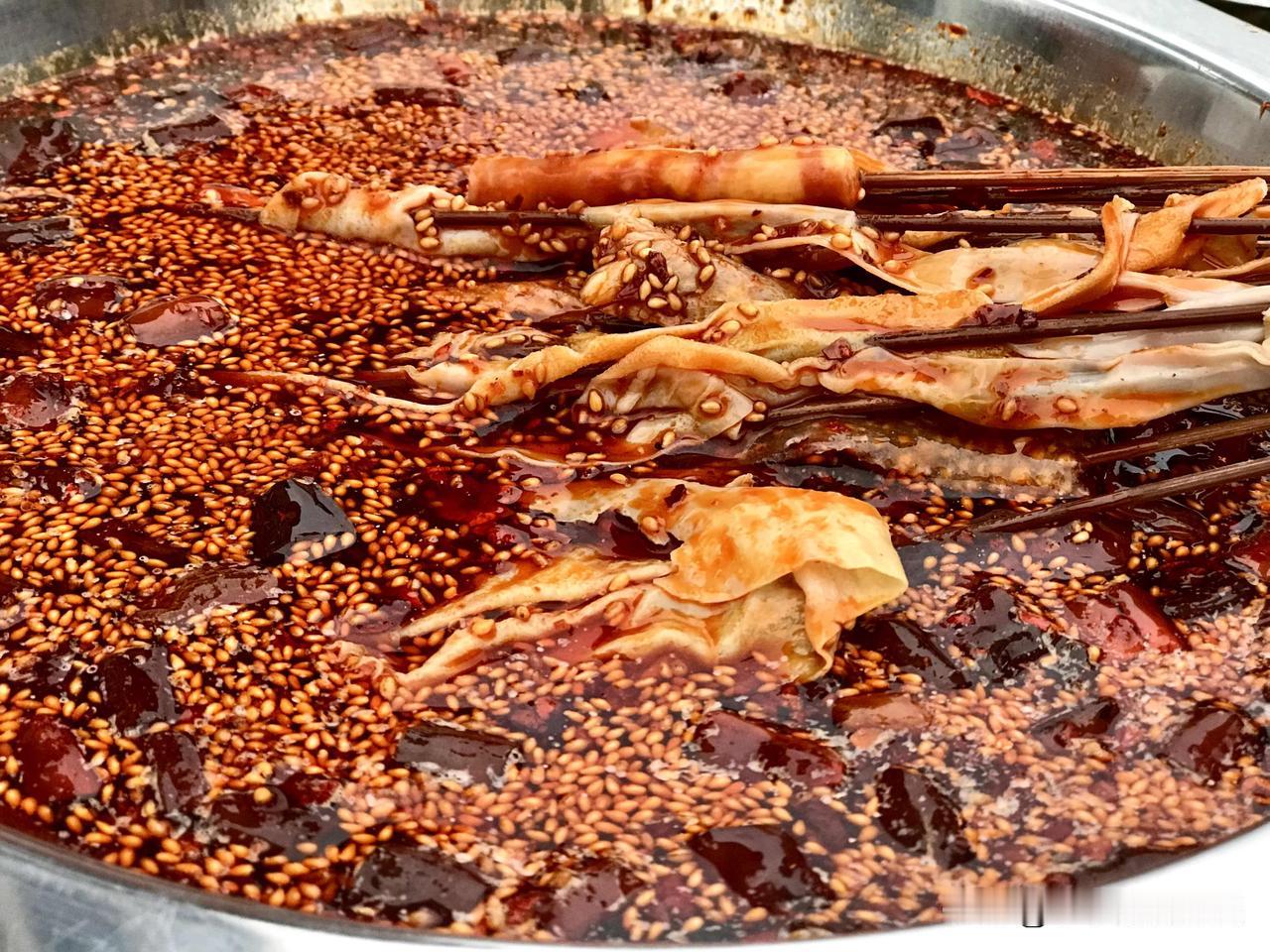 乐山最有名的是什么？相信很多人都会说是乐山大佛。我相信说这话的人，一定是外地