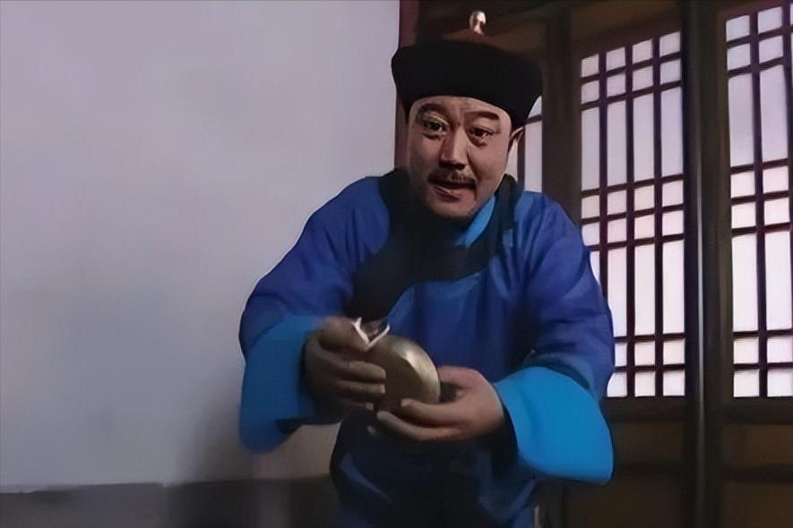 《雍正王朝》里图里琛深得雍正信任，又是十三爷旧部，为何十几年始终只是御前侍卫总管