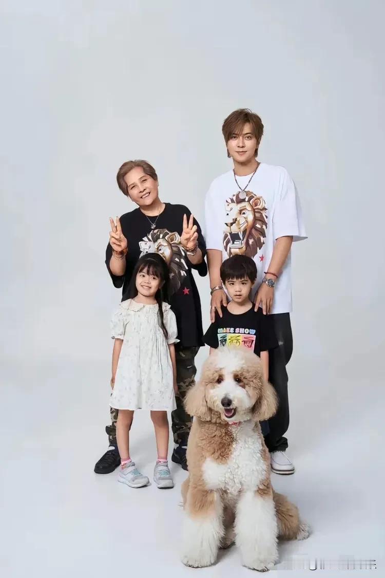 罗志祥和经纪人小霜到底是什么关系？孩子长得像罗志祥，他深陷劈腿、吸X、私生子传闻