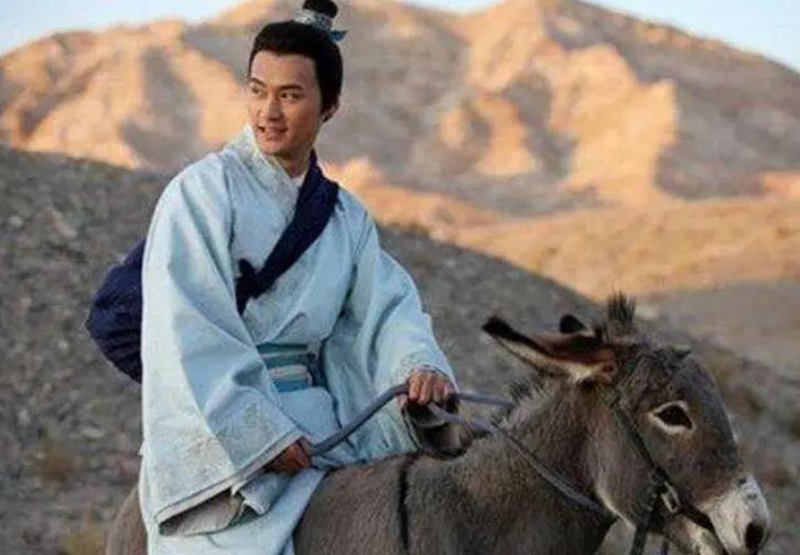 古代，一太守刚上任，突然瘫倒在地，醒来后，已双目失明。他派人去请一位神医，可那神