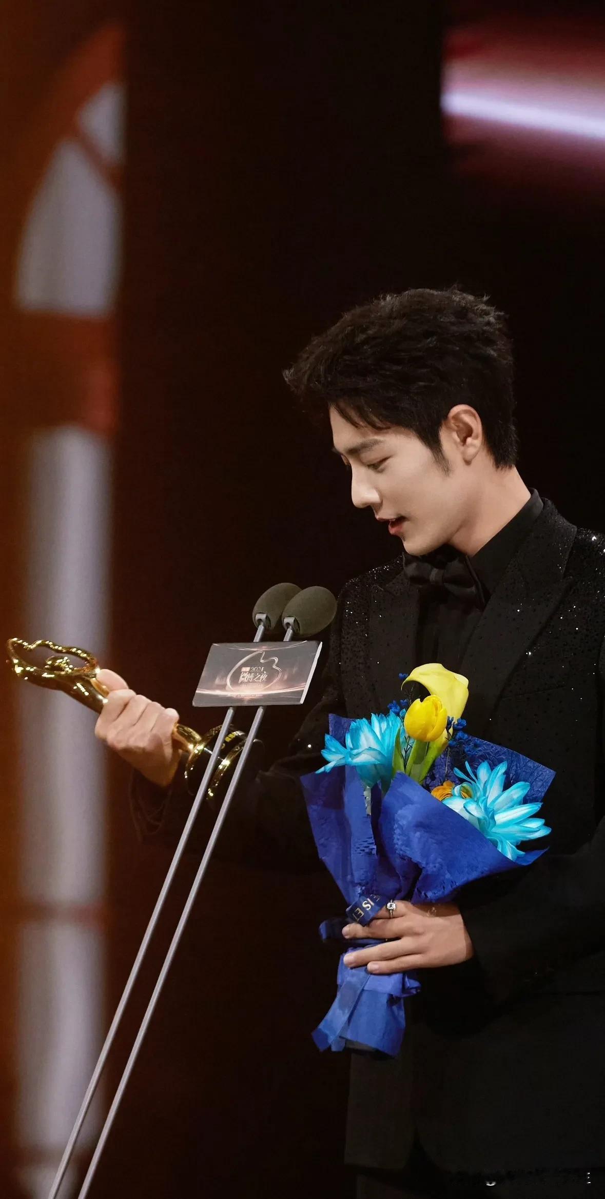 肖战这遭遇真让人意难平！都到了如今这么高的番位，却还总因为主办方的失误连座位都没