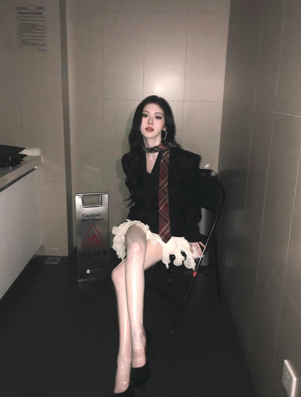 鞠婧祎这套，甜辣御姐天花板