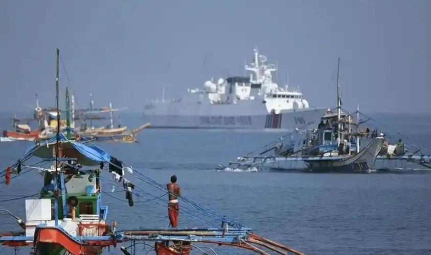 菲律宾出动坦克登陆舰，抵达中业岛补给物资，054A舰这次丝毫不忍了！3月2