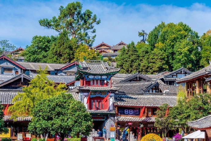 家家有水、户户有花，丽江，就是这么一个风情万红的地方。