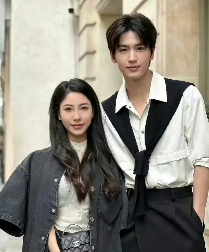 张凌赫好神奇，每次都能把偶遇拍成情侣照