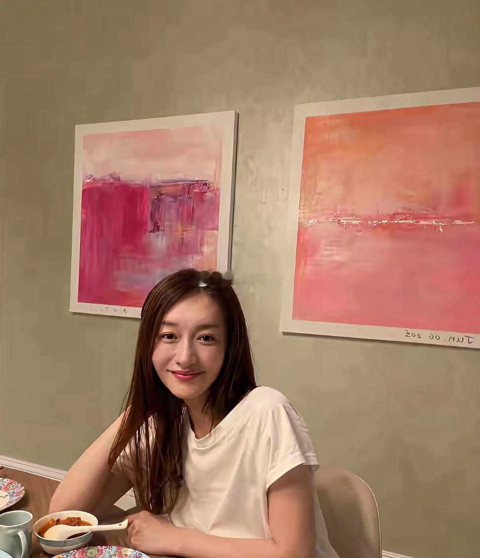 李小冉首晒新家：300㎡复式里
