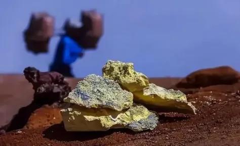 军事专家戴旭最近说了句大实话，极其扎心。我们航母下水，五代机满天飞，导弹快到没影