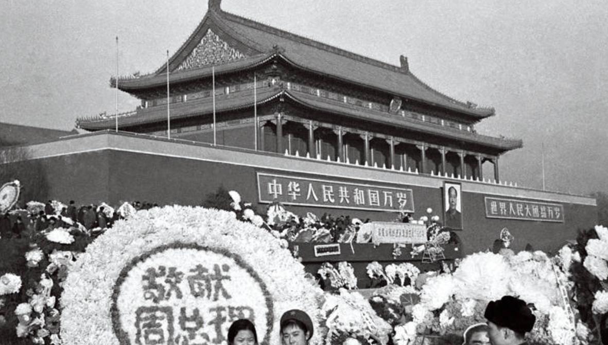 周总理去世3小时后，遗体被医生解剖研究！发现腹腔脏器布满恶性肿瘤，而当年抛洒骨灰