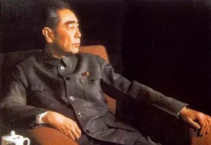 1975年，病重中的周总理突然说：“要是能吃一口桃子就好了！”在场的人听后，都落