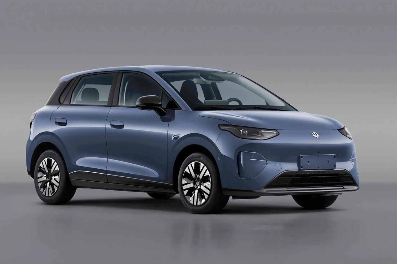 你以为零跑A10很便宜，其实零跑A05才是狠角色，价格颠覆你的想象。车身尺寸