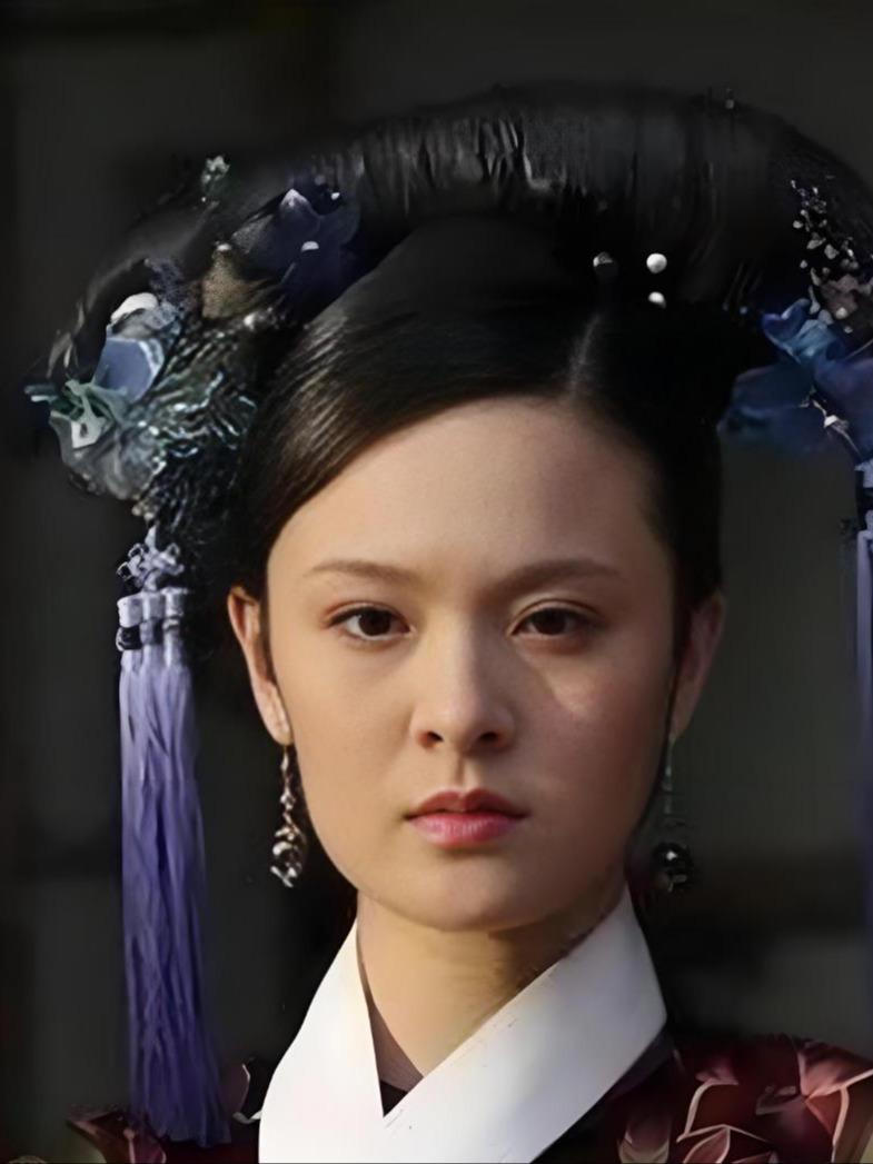 《甄嬛传》，曹贵人真不愧是华妃的军师。甄嬛和沈眉庄被华妃暗算，她们想出了一个