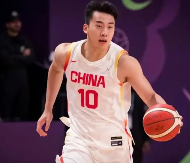 现在打个沙特就这么费劲了吗？记得以前中国队打沙特跟玩一样，中国队替补中的替补就