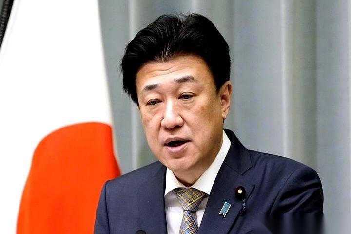 9月8日上午，东京永田町的记者会现场，台下的快门声还没停，日本内阁官房长官木原稔