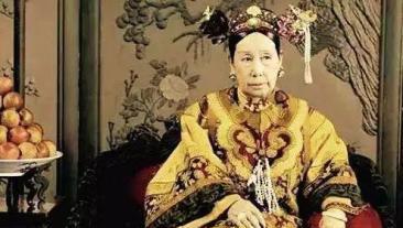 1908年，慈禧临死前一刻，太监给她喝了一碗海龟汤，吊着最后一口气，紧接着慈禧就