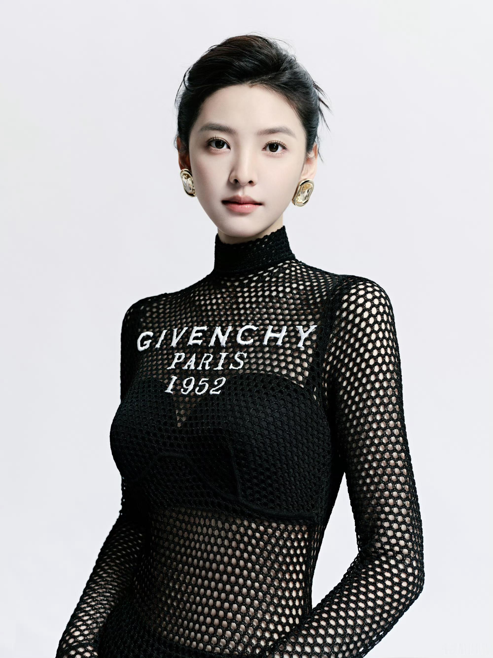 Congratulations！！GIVENCHY紀梵希品牌大使—章若楠新任