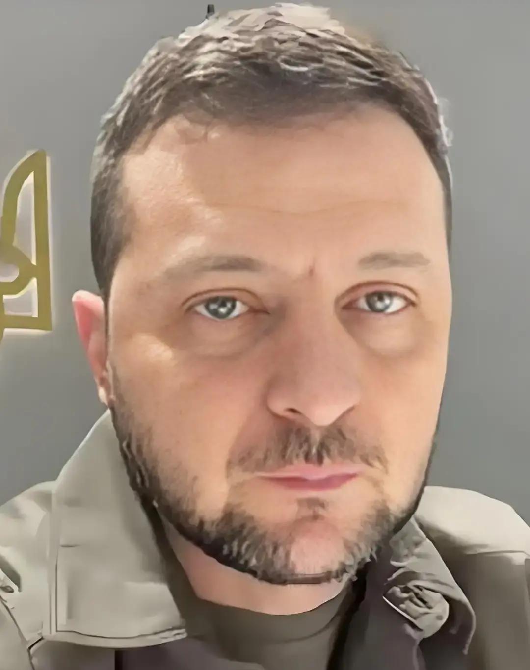 泽连斯基有三条路可选，或许泽连斯基的选择让人意外。俄乌战争到了决定时刻，支持乌克