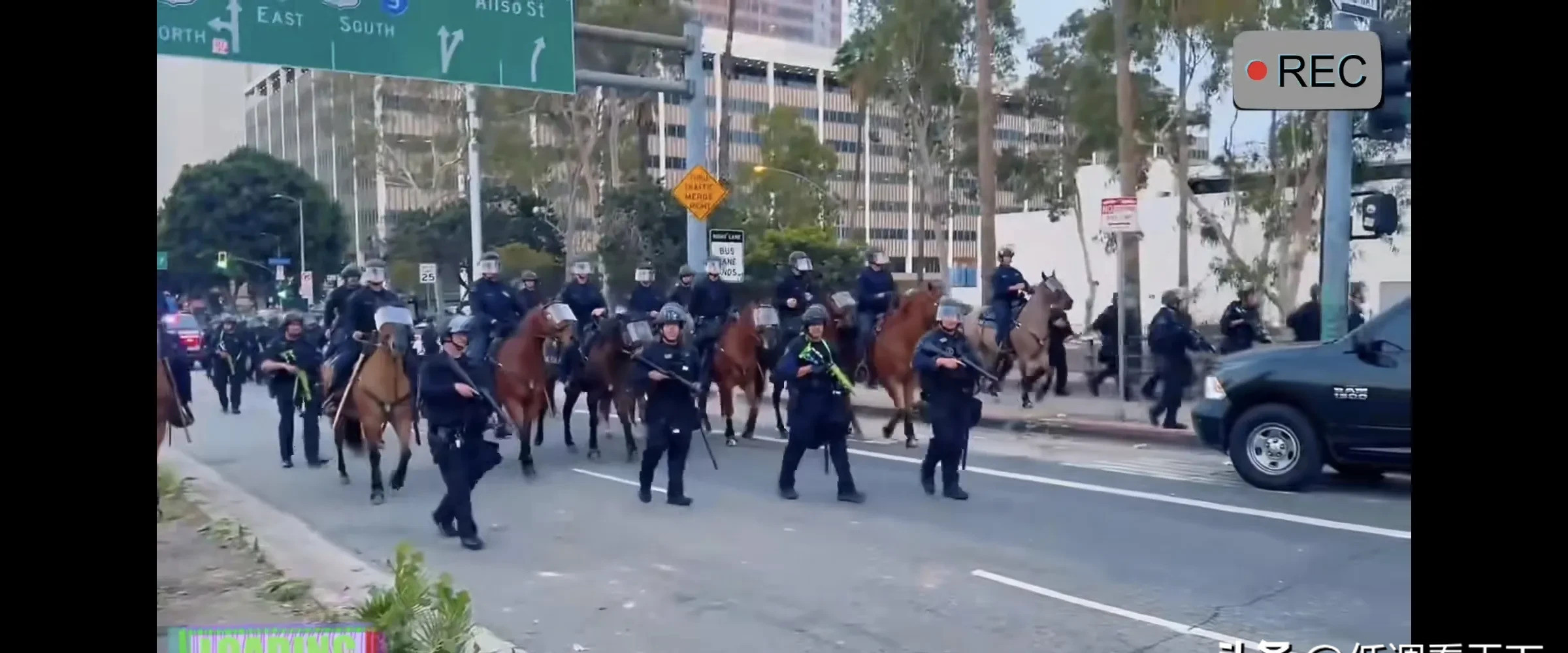 美国骑警，加州人跑不掉昨天我还在纳闷，美国怎么这么多骑警