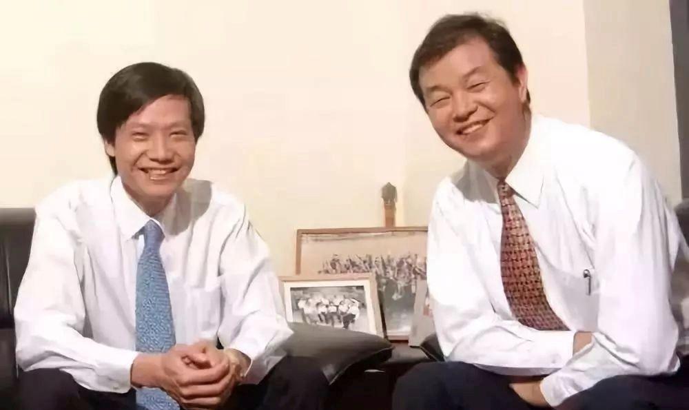 1988年，求伯君在深圳一间宾馆闭关14个月，仅凭一台386电脑，以“醒着就写代