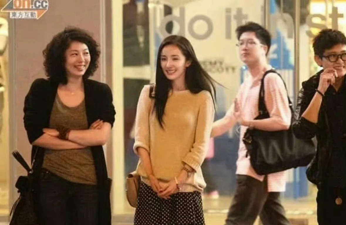 早年港媒拍的杨幂，明媚动人，难怪女明星是女明星呢​​​