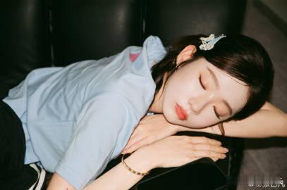 张艺凡也难hold住这段烫嘴rap本来对张艺凡唱自己的歌很有信心，结果这段ra