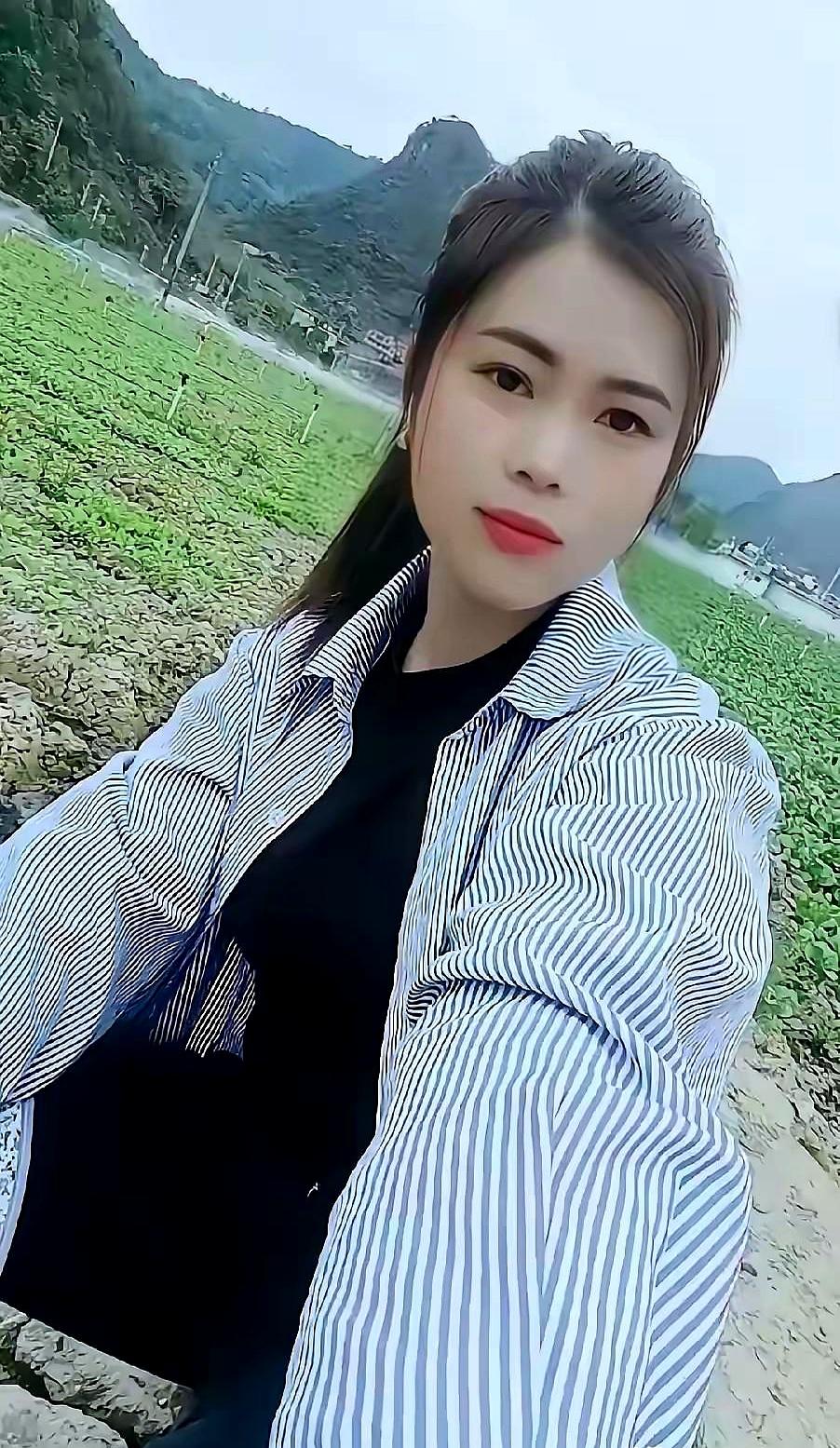 当她把210万整包递到公婆手里时，屋里竟安静到能听见老人握袋子那一瞬的气息。四