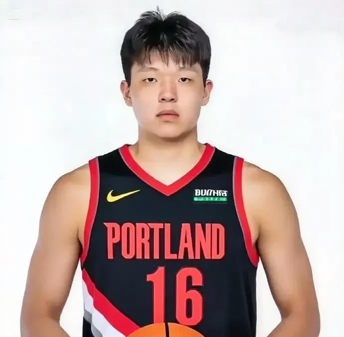 杨瀚森，我奉劝你一句，你可以回国参加活动，也可以打亚洲杯，但是你千万要保护