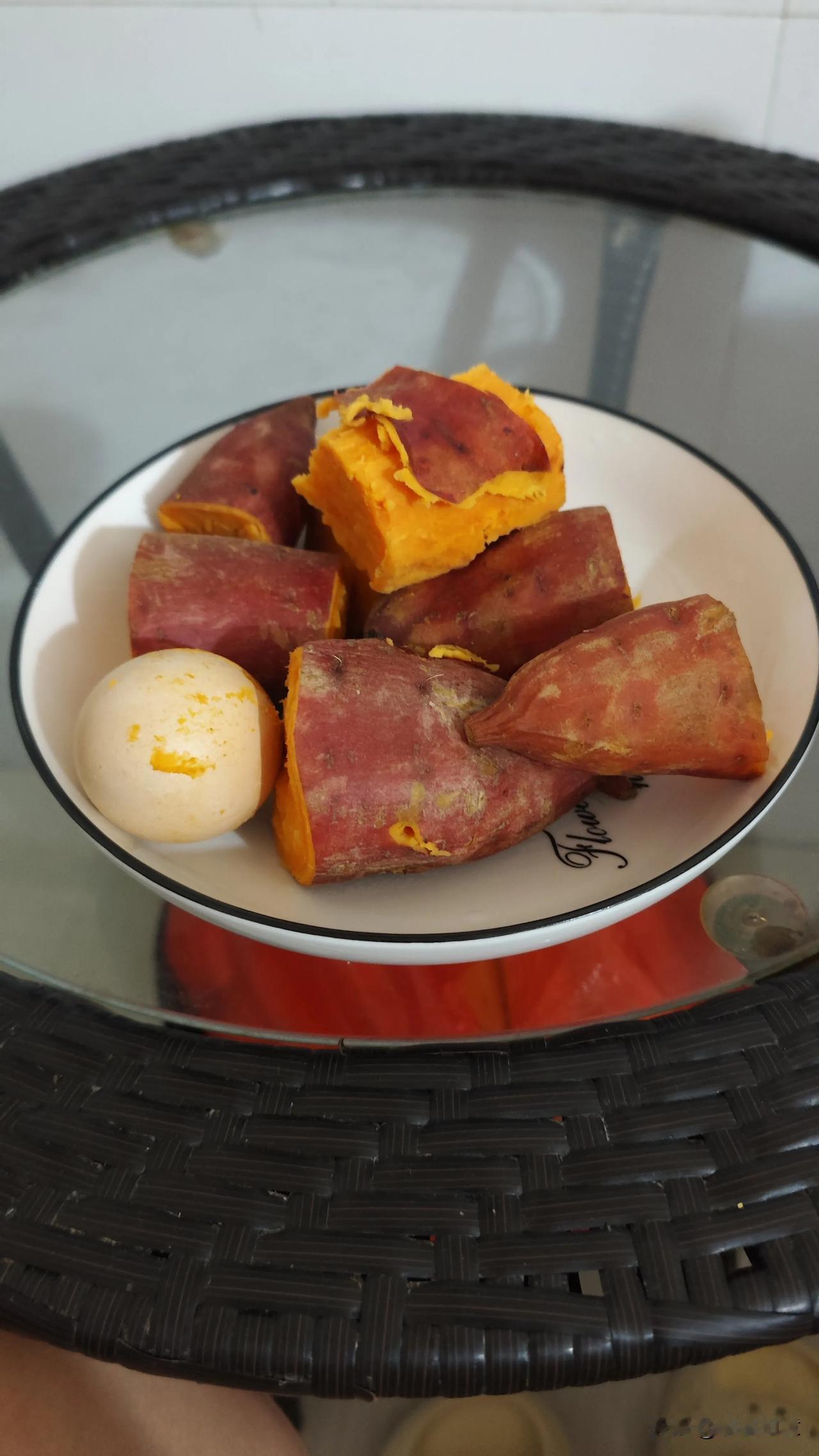 今早六点半就起来煮冰粉，煮早餐结果两父子睡的叫都叫不起来不煮的时候又说不煮早