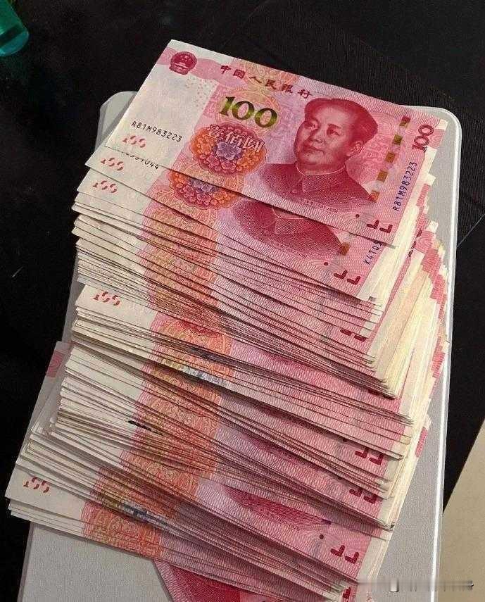 外甥女今年26岁，家人托熟人给她介绍了一个男朋友，家里很有钱。两人才交往了三个