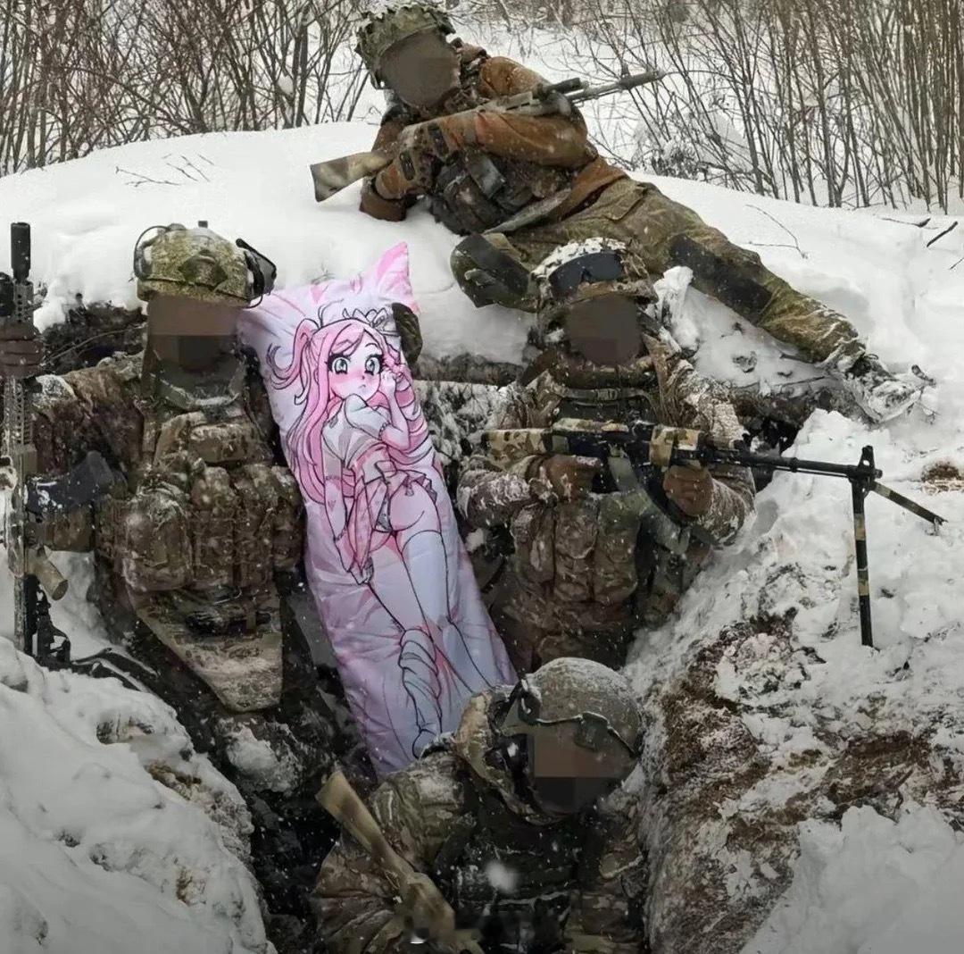 像是我在游戏里带的道具迷惑行为大赏二次元