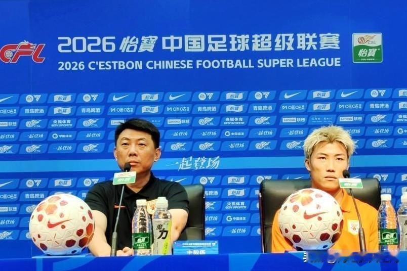 泰山队主场与深圳新鹏城队的比赛开场不到一分钟，瓦克中场接球后传给中路插上的克雷桑