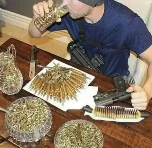 很明显，这是子弹侠，武器商最喜欢的顾客