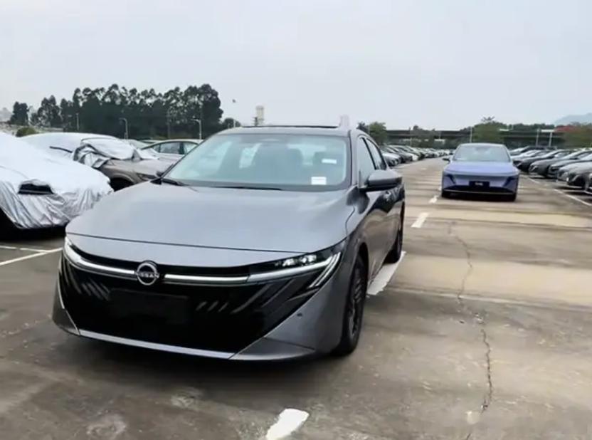 实车曝光，全新东风日产轩逸你心动了吗？日前，东风日产轩逸实车图曝光了，从图片上看