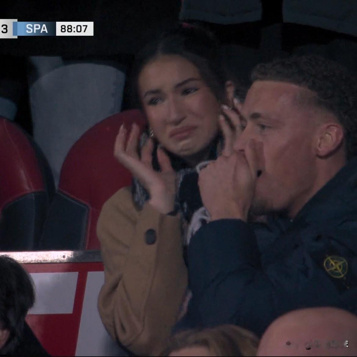 2026年1月19日，范佩西的儿子沙奎尔在费耶诺德比赛中梅开二度引发轰动，而范佩