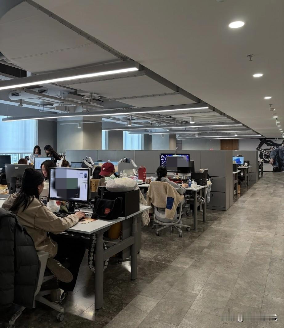 给大家说个很多人在面试的时候容易犯的低级错误：面试官问一句，你说10句[捂脸哭][